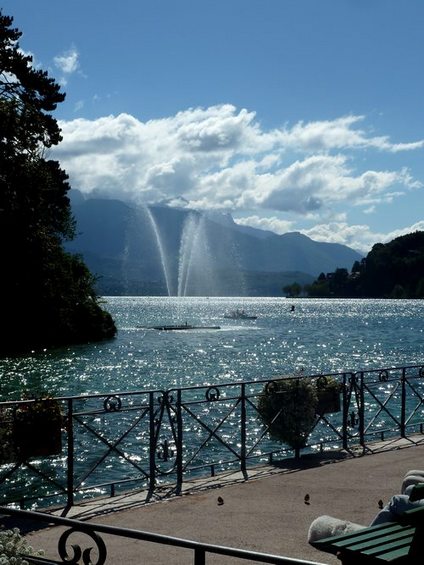 2015 06 14 photo du jour maguy Jet d`eau lac Annecy.JPG